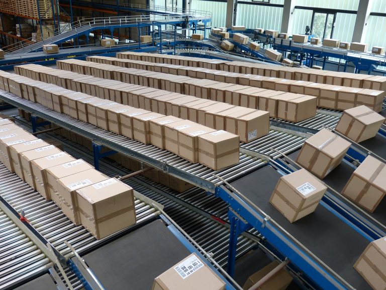 What Are The Most Common Types of Industrial Conveyors 768x576